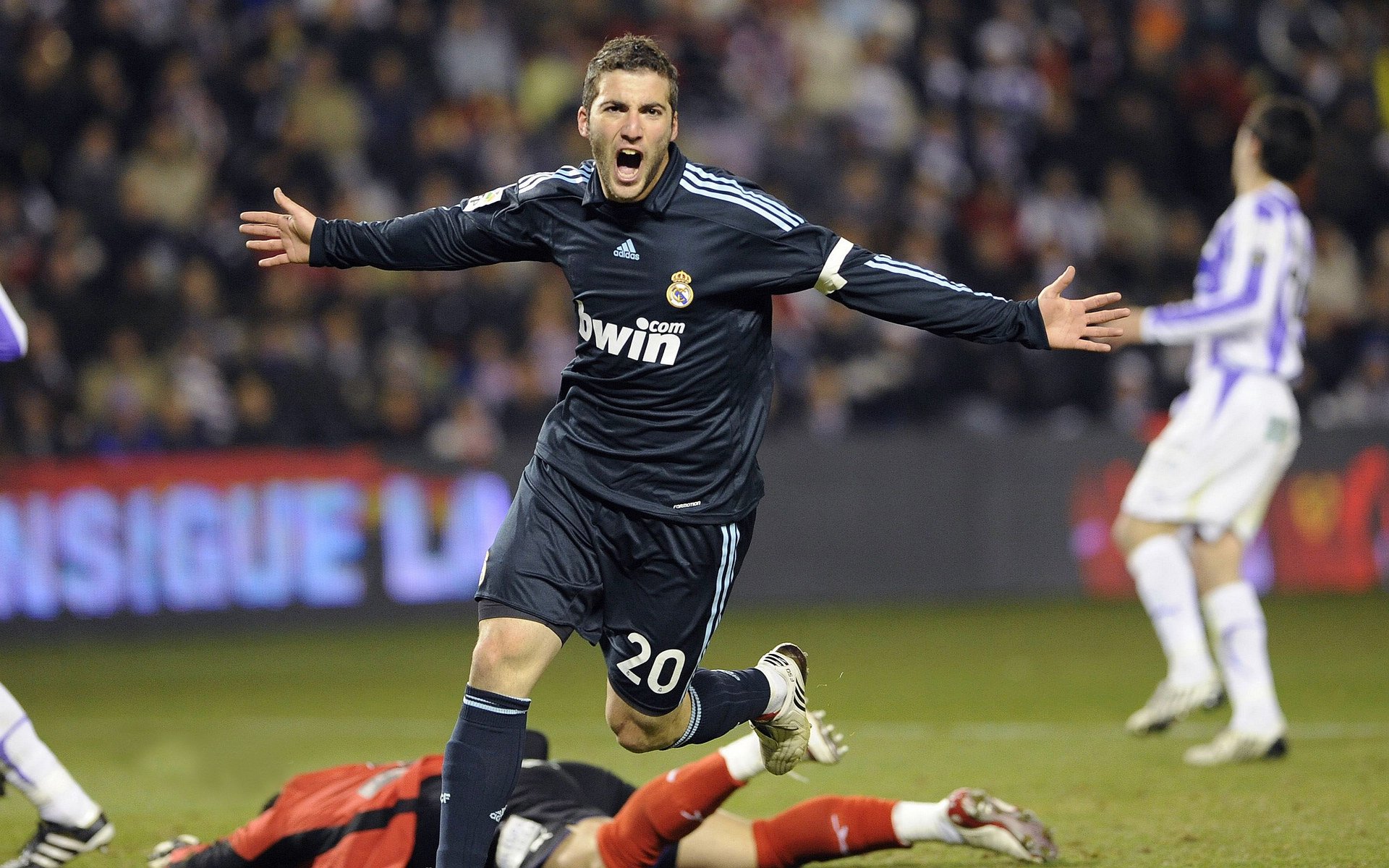 大连一方主场击败昆明奔驰,全取三分,大连队比赛直播